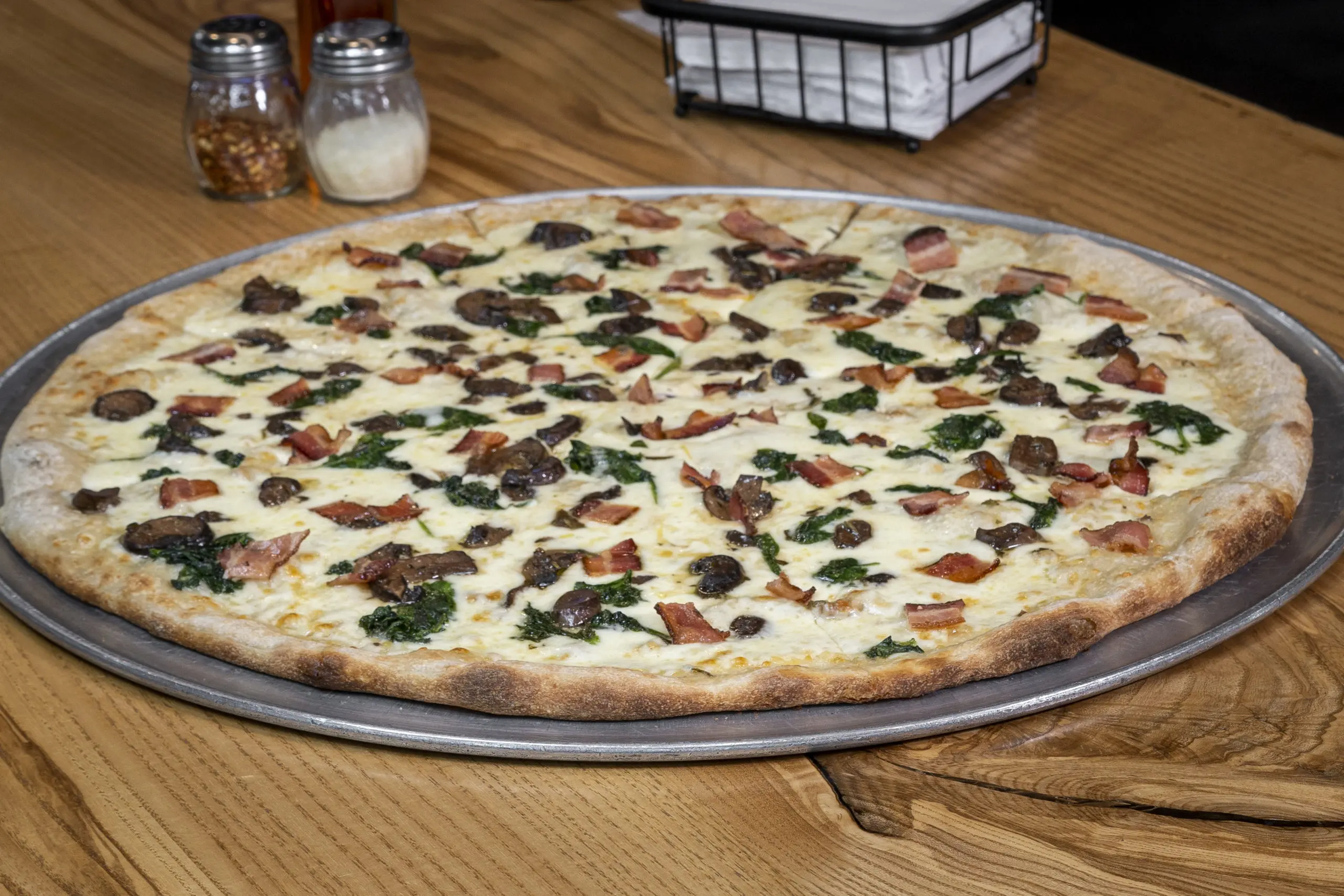 bacon and shrooms pizza